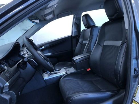 Used 2012 Toyota Camry SE w/ Preferred Accessory Pkg FWD image 19