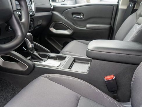 Certified 2025 Nissan Frontier SV image 19