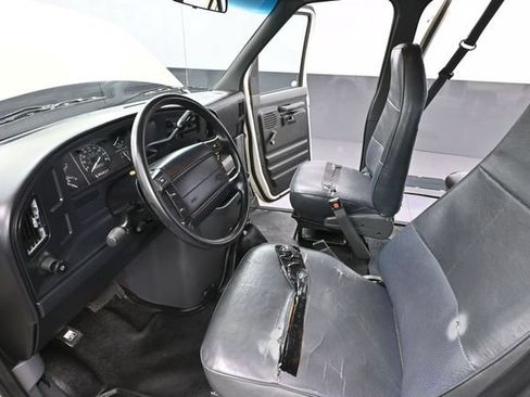 Used 1995 Ford E-150 and Econoline 150 Club Wagon RWD image 18