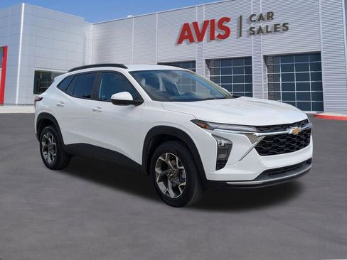 Used 2025 Chevrolet Trax LT w/ LT Convenience Package image 3