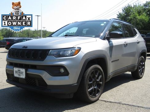 Used 2023 Jeep Compass Latitude w/ Convenience Group AWD/4WD image 1