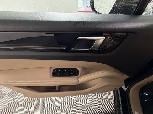 Used 2021 Porsche Cayenne image 15
