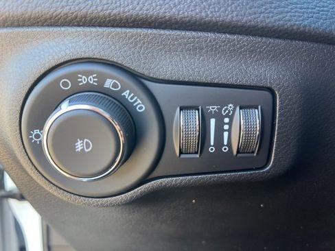 Used 2021 Jeep Compass Limited w/ Sun and Sound Group image 14