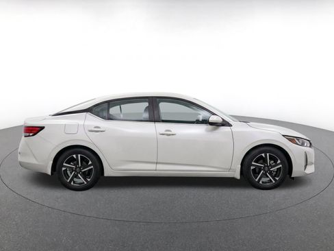 Used 2025 Nissan Sentra SV FWD image 10