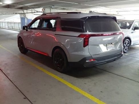 Certified 2025 Kia Carnival SX w/ SX Dark Edition Package FWD image 3