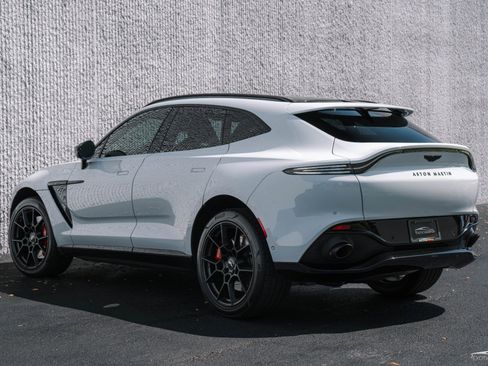 Used 2021 Aston Martin DBX image 4