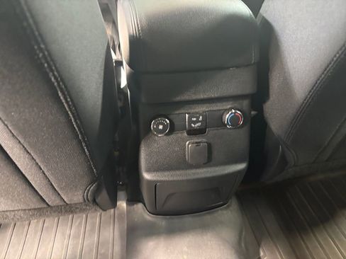 Used 2016 Ford Explorer XLT w/ Equipment Group 201A AWD/4WD image 26