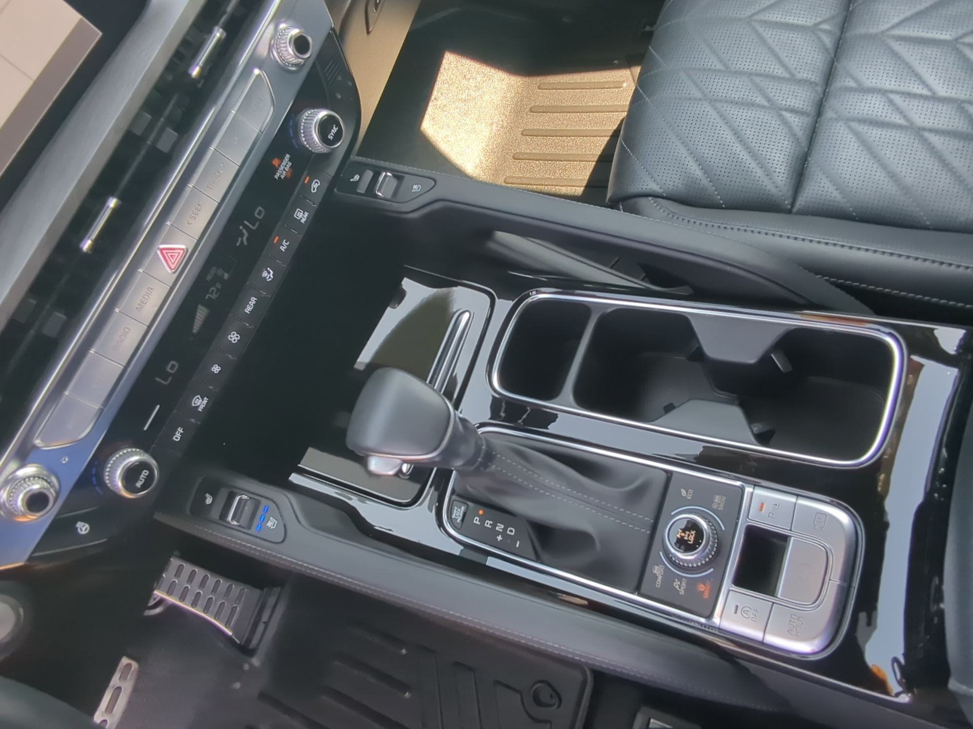 Certified 2025 Kia Telluride SX Prestige X-Line AWD/4WD image 17