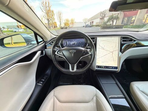Used 2015 Tesla Model S 85 image 13