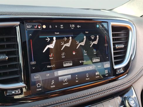 Used 2026 Chrysler Pacifica Pinnacle w/ Trailer Tow Group FWD image 34