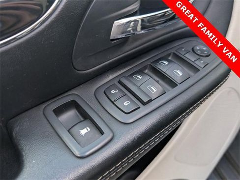 Used 2019 Dodge Grand Caravan SXT image 16