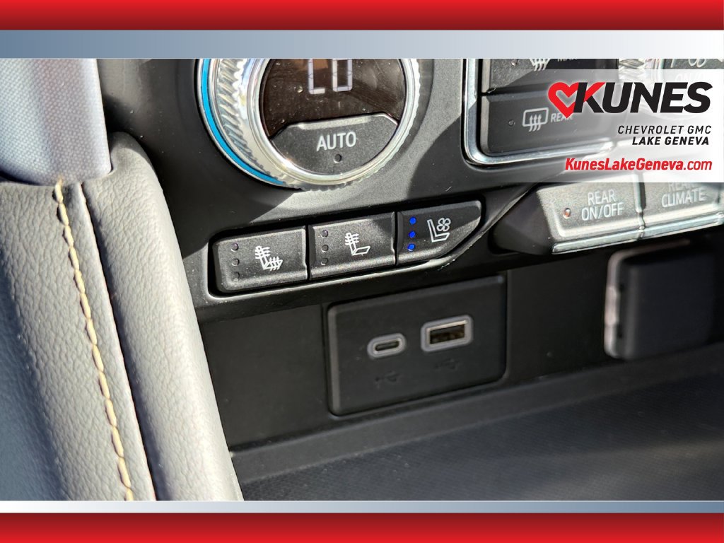 Used 2024 GMC Yukon SLT AWD/4WD image 31