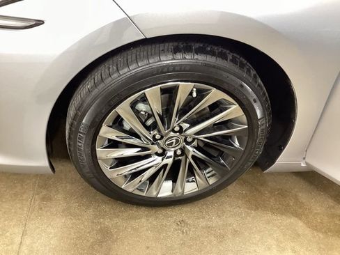 Used 2024 Lexus ES 350 Ultra Luxury FWD image 28