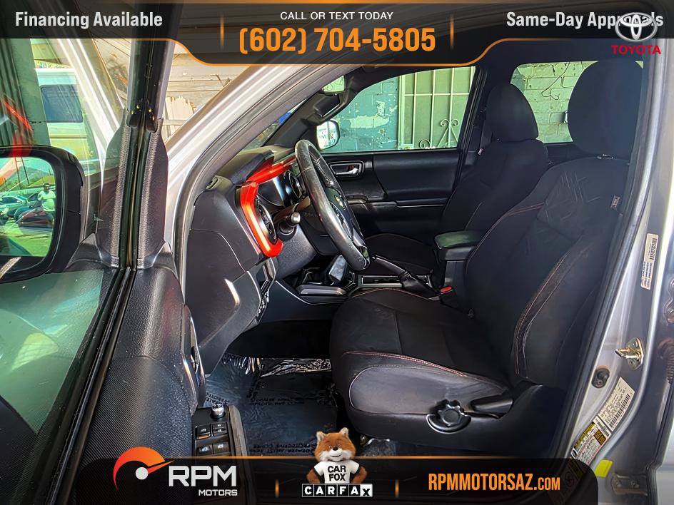 Used 2017 Toyota Tacoma TRD Off-Road AWD/4WD image 9