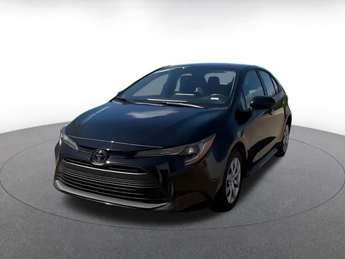 Used 2025 Toyota Corolla LE image 4