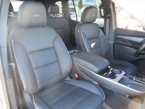 Used 2025 Buick Enclave Sport Touring AWD/4WD image 8