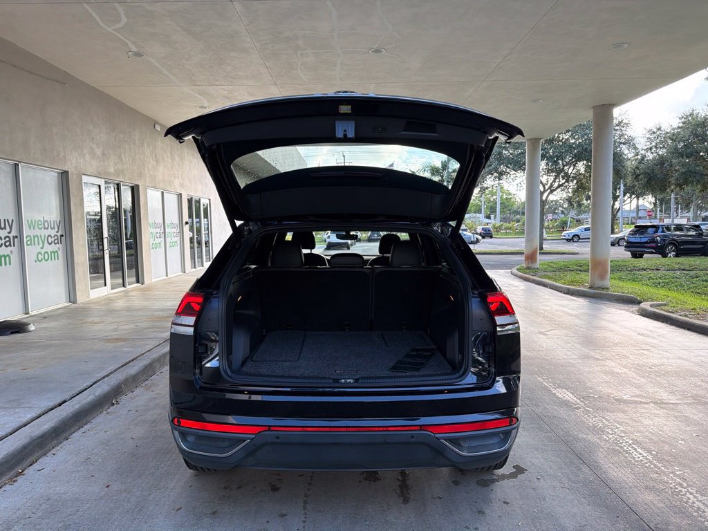 Used 2021 Volkswagen Atlas Cross Sport SE w/ Panoramic Sunroof Package FWD image 35