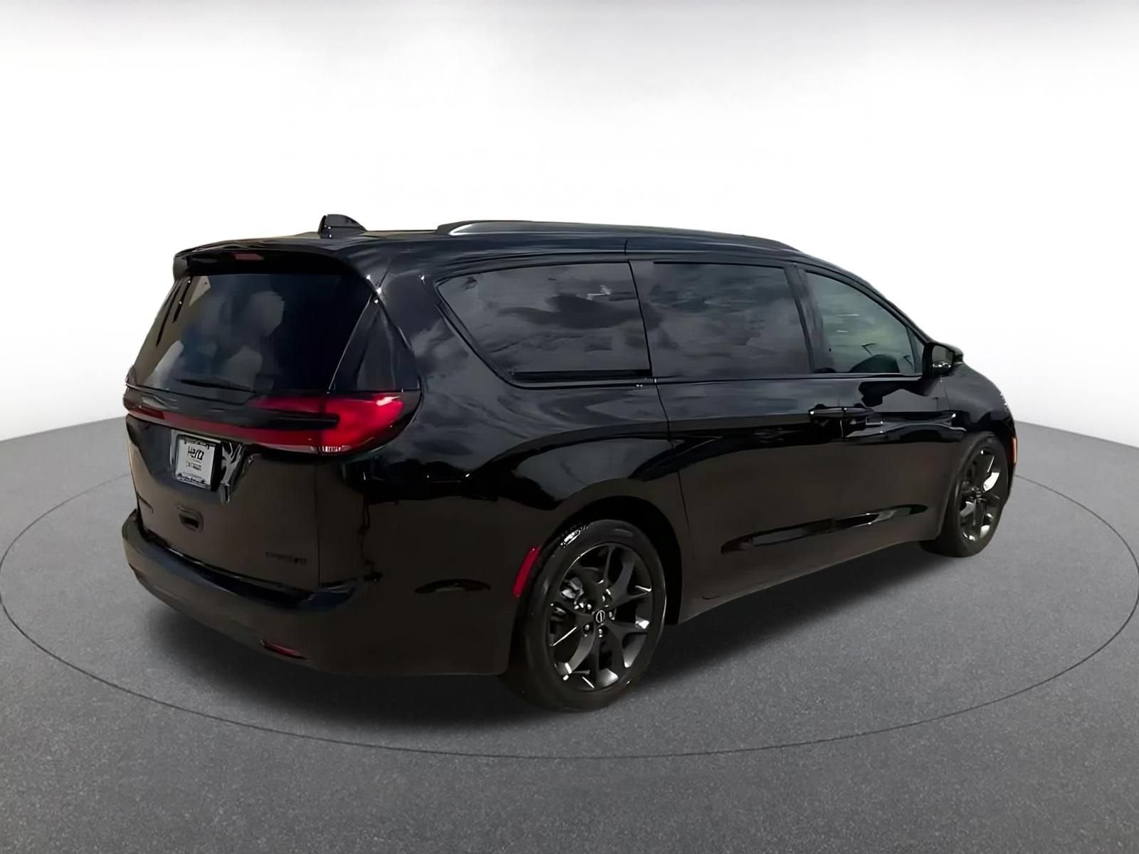 Used 2025 Chrysler Pacifica Limited FWD image 15
