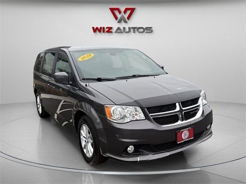 Used 2019 Dodge Grand Caravan SXT image 3