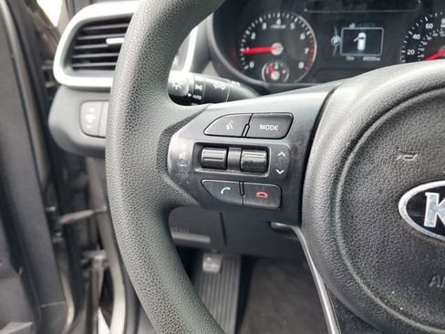 Used 2017 Kia Sorento FWD image 25