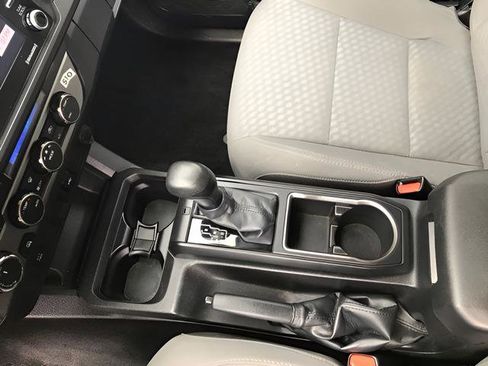 Certified 2022 Toyota Tacoma SR AWD/4WD image 18