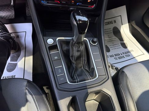 Used 2025 Volkswagen Jetta SE w/ Sunroof Package FWD image 25