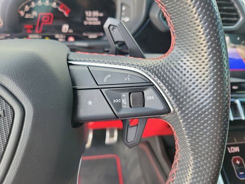 Used 2022 Lamborghini Urus AWD/4WD image 26