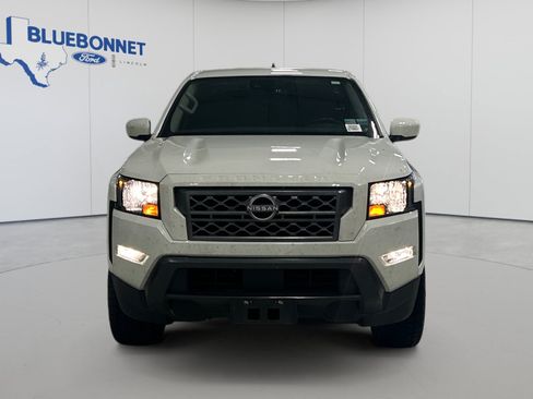 Used 2023 Nissan Frontier SV w/ SV Convenience Package RWD image 2