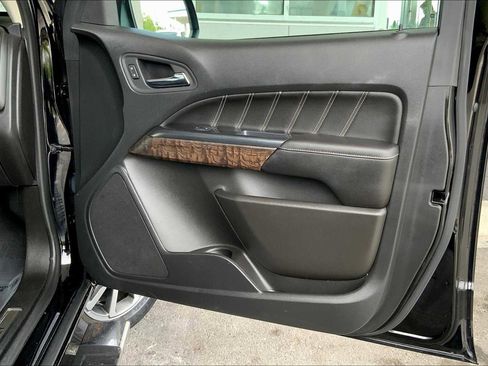 Used 2022 GMC Canyon Denali image 22