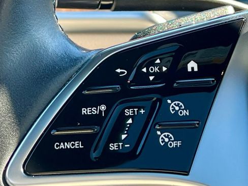 Certified 2025 Mercedes-Benz GLC 300 4MATIC image 37