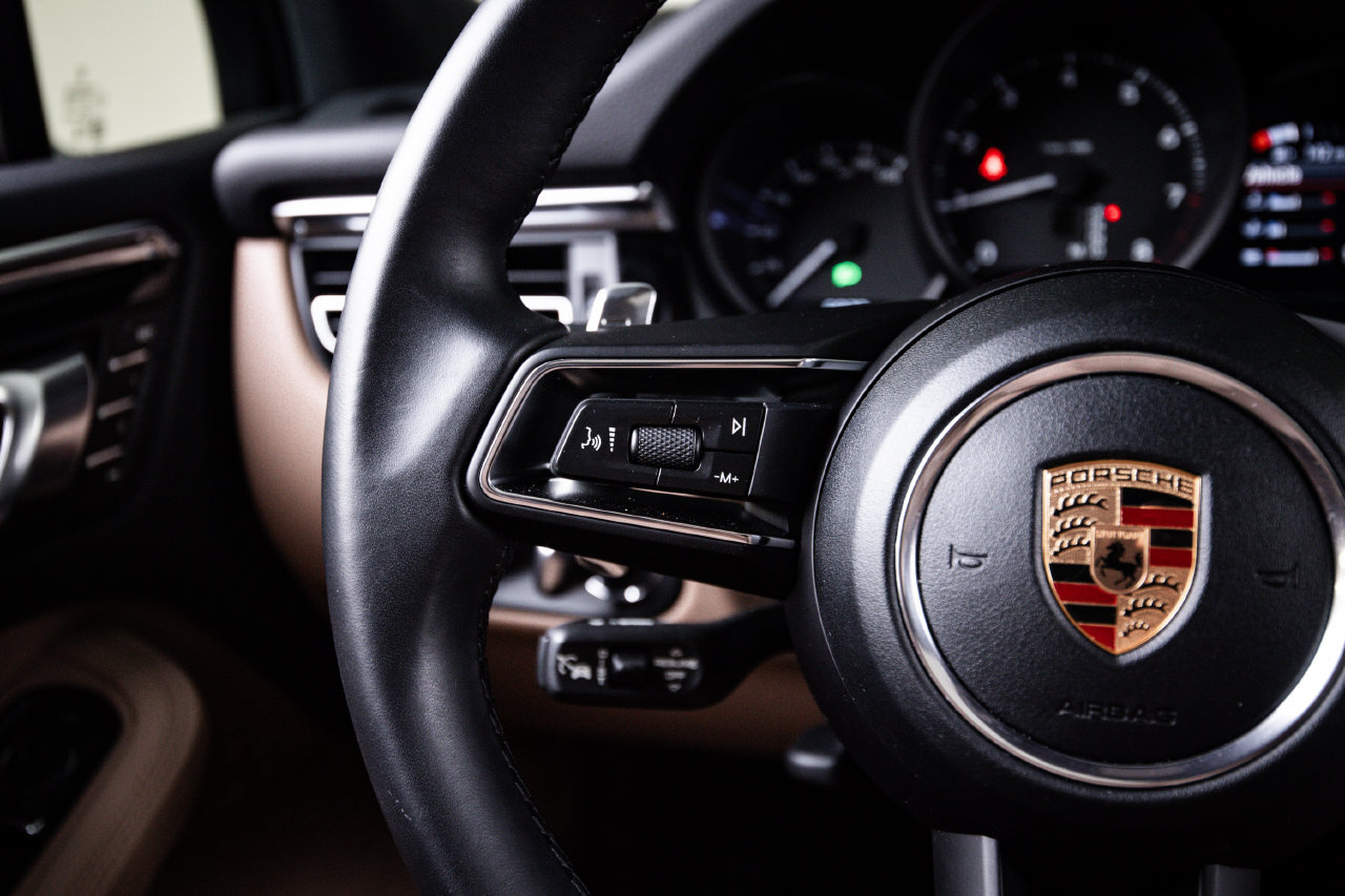 Certified 2026 Porsche Macan AWD/4WD image 17