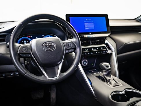 Used 2023 Toyota Venza Limited image 4