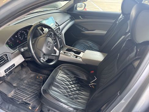 Used 2019 Honda Accord Touring image 3