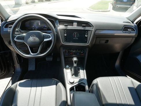 Certified 2023 Volkswagen Tiguan SE w/ Panoramic Sunroof Package AWD/4WD image 21