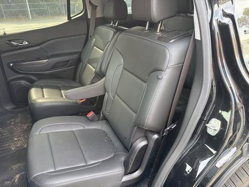 Used 2023 GMC Acadia SLT w/ Elevation Edition image 11