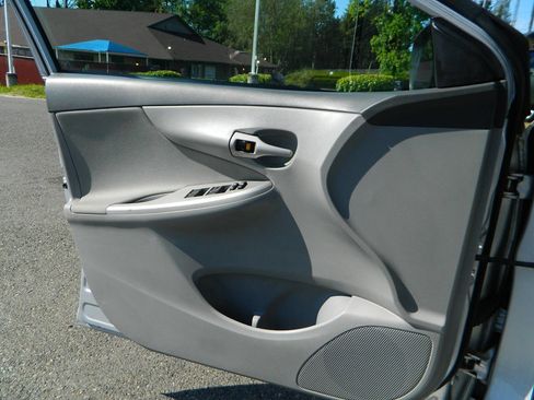Used 2010 Toyota Corolla LE FWD image 20