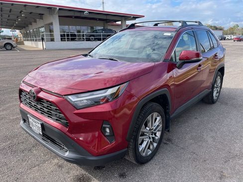 Used 2023 Toyota RAV4 XLE Premium image 8