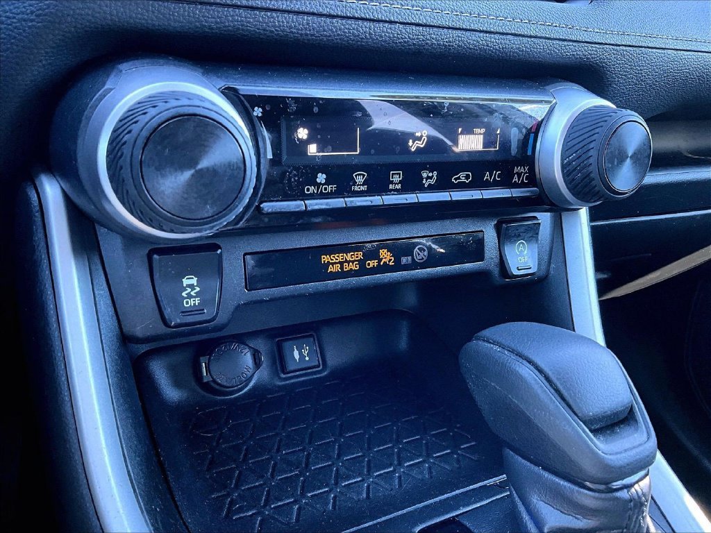 Used 2019 Toyota RAV4 LE w/ Carpet Mat Package AWD/4WD image 26