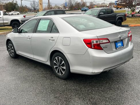 Used 2014 Toyota Camry LE image 7