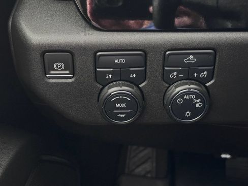 Certified 2023 Chevrolet Silverado 1500 LT AWD/4WD image 24