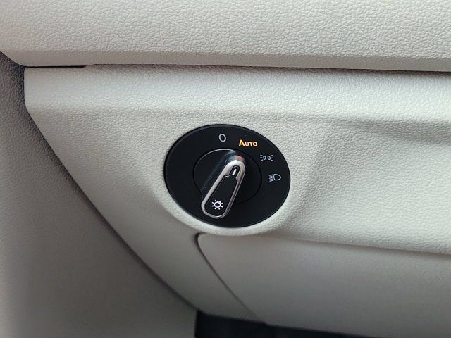 Certified 2023 Volkswagen Jetta SE FWD image 17