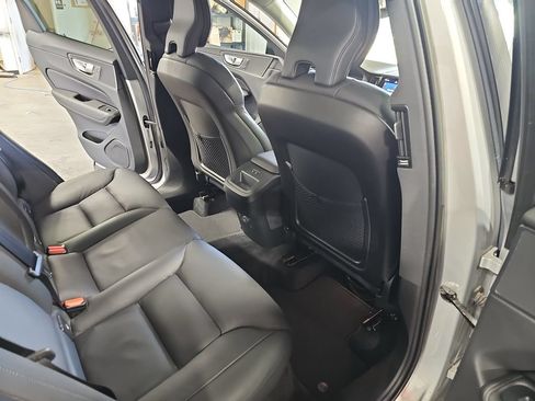 Used 2023 Volvo XC60 B5 Plus w/ Climate Package AWD/4WD image 11