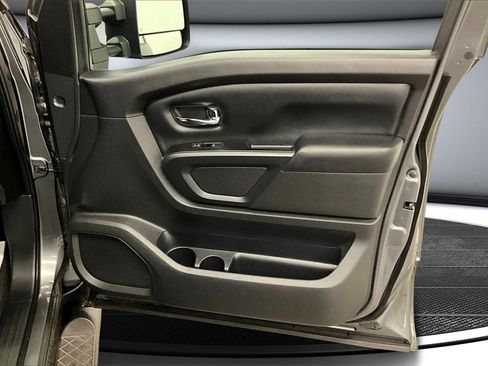 Used 2019 Nissan Titan SV w/ SV Convenience Package image 29