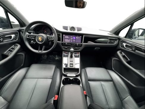 Used 2024 Porsche Macan AWD/4WD image 40