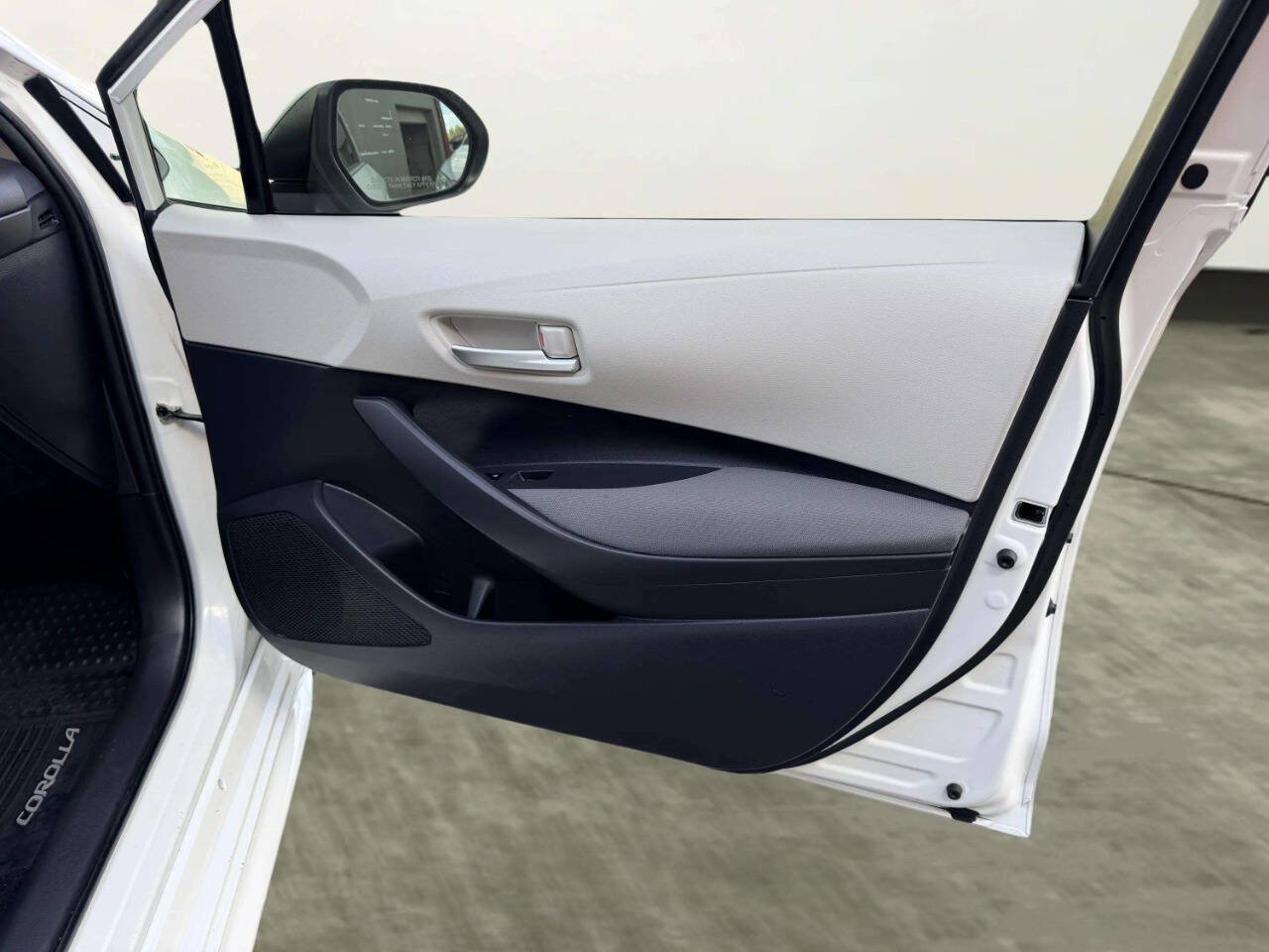 Used 2021 Toyota Corolla LE FWD image 24