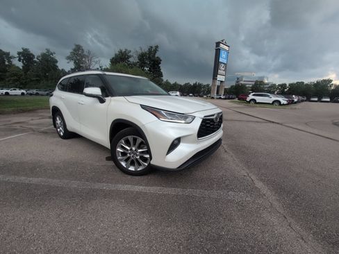 Used 2020 Toyota Highlander Limited AWD/4WD image 24