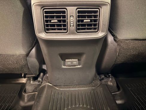 Used 2023 Toyota RAV4 XLE w/ Convenience Package FWD image 31