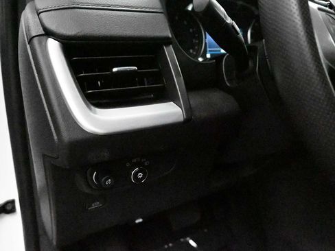 Used 2024 GMC Terrain SLE AWD/4WD image 19