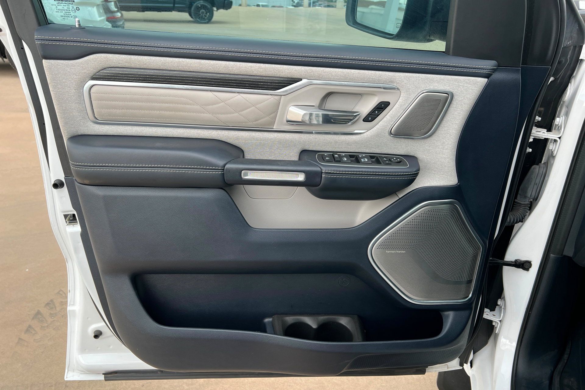 Used 2022 RAM 1500 Limited AWD/4WD image 14
