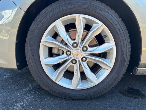 Used 2025 Chevrolet Malibu LT FWD image 9